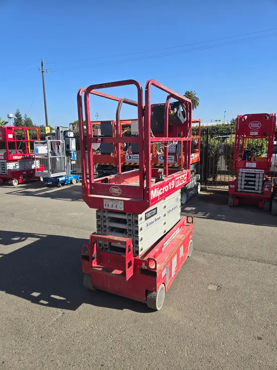 2018 MEC MICRO 19 Scissor Lift