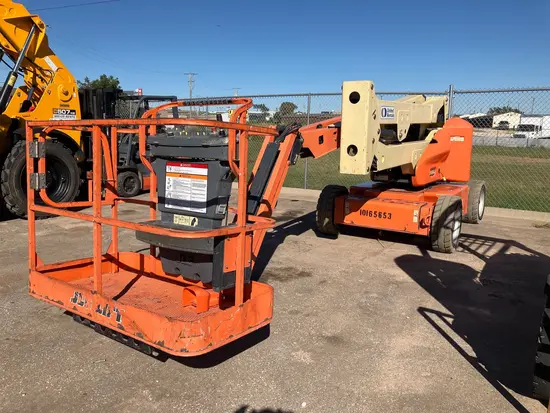2013 JLG E450AJ Articulating Boom Lift