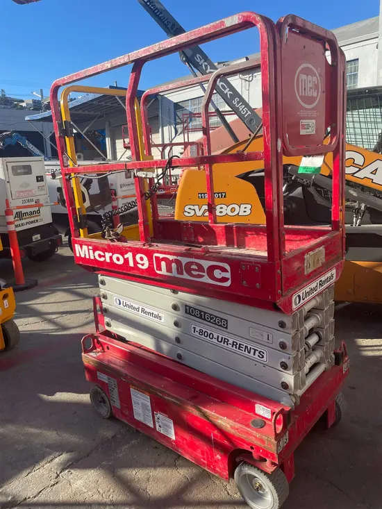 2018 MEC MICRO 19 Scissor Lift