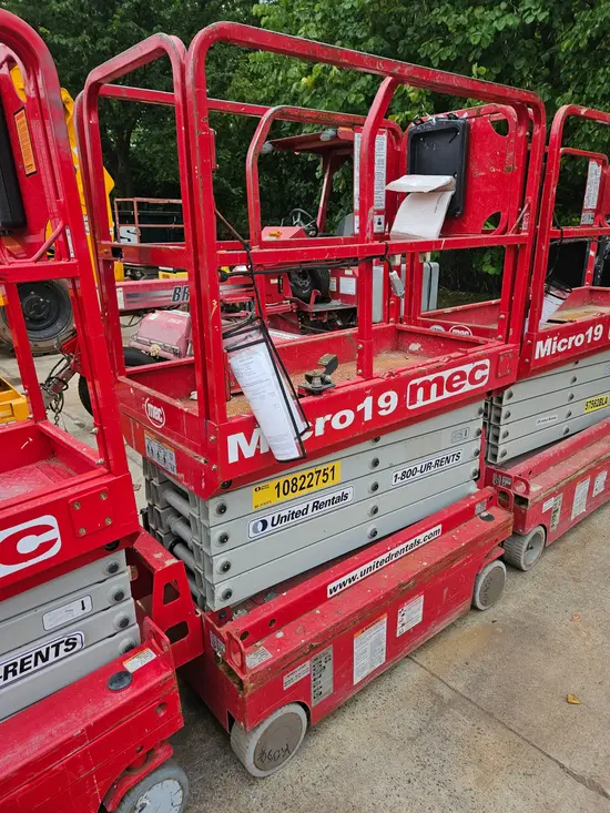 2018 MEC MICRO 19 Scissor Lift
