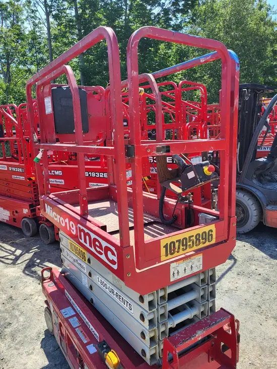 2018 MEC MICRO 19 Scissor Lift