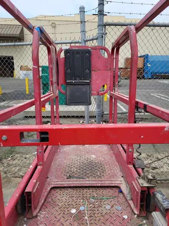 2018 MEC MICRO 19 Scissor Lift