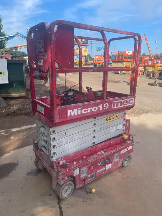 2018 MEC MICRO 19 Scissor Lift