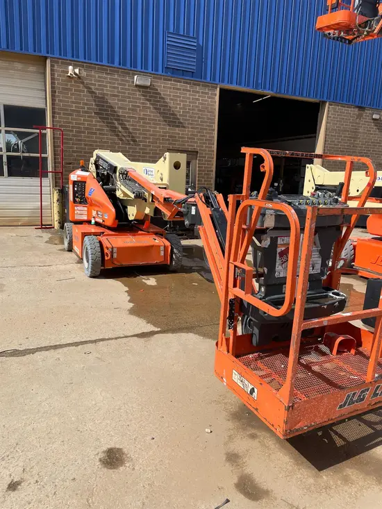2017 JLG E400AJPN Articulating Boom Lift