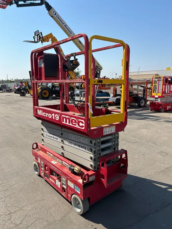2018 MEC MICRO 19 Scissor Lift