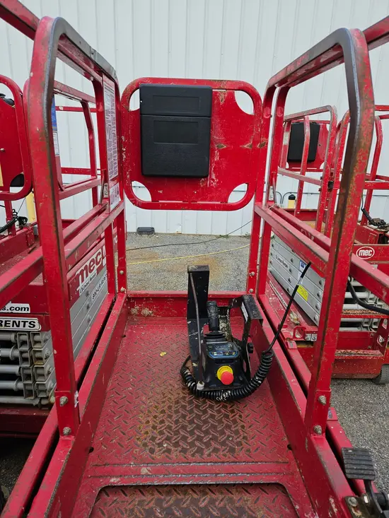 2018 MEC MICRO 19 Scissor Lift