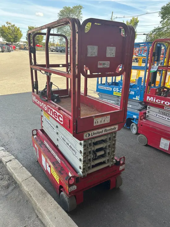2018 MEC MICRO 19 Scissor Lift