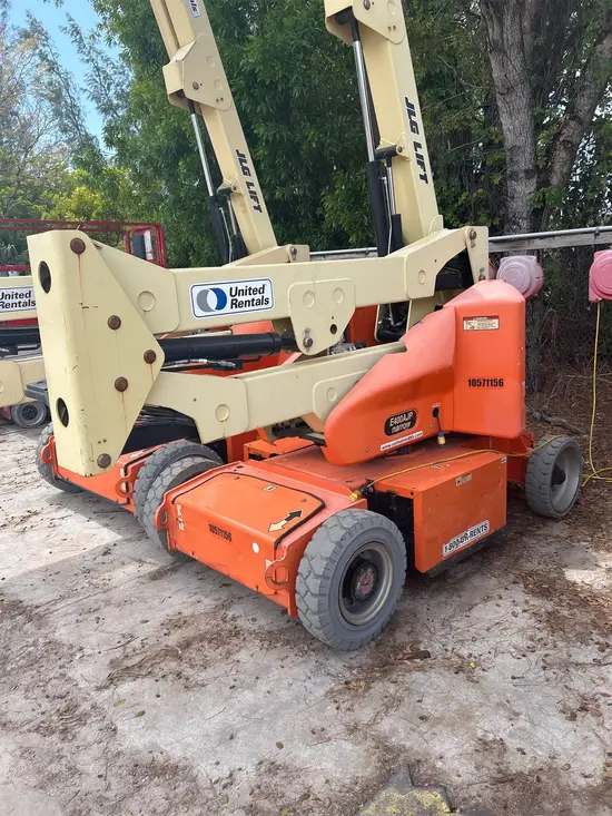 2017 JLG E400AJPN Articulating Boom Lift