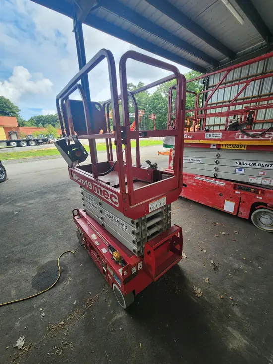 2018 MEC MICRO 19 Scissor Lift
