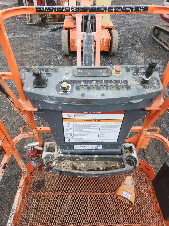2016 JLG E400AJPN Articulating Boom Lift