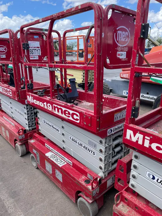 2018 MEC MICRO 19 Scissor Lift