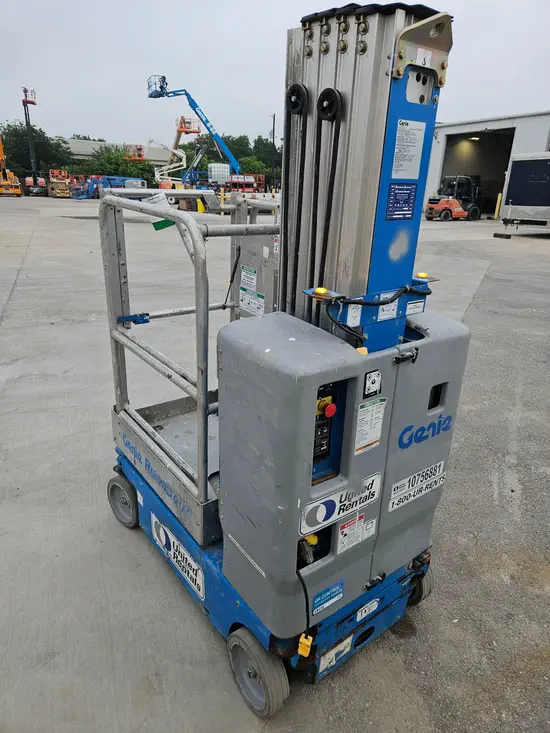 2018 Genie GR-20 Self-Propelled One-Person Lift