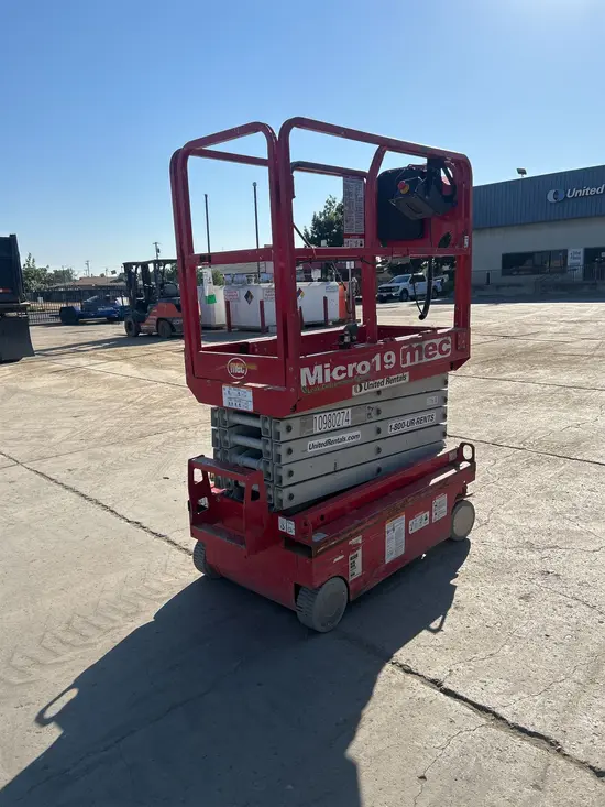 2019 MEC MICRO 19 Scissor Lift