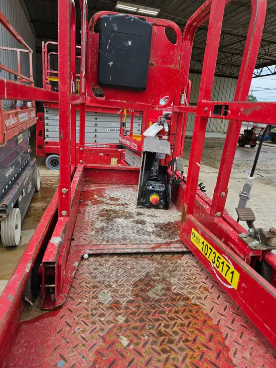 2018 MEC MICRO 19 Scissor Lift