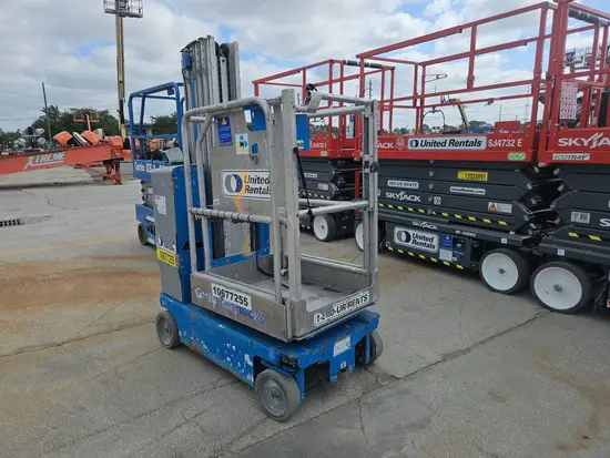 2017 Genie GR-20 Self-Propelled One-Person Lift