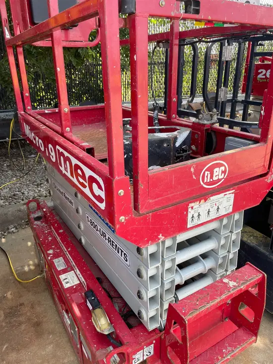 2018 MEC MICRO 19 Scissor Lift