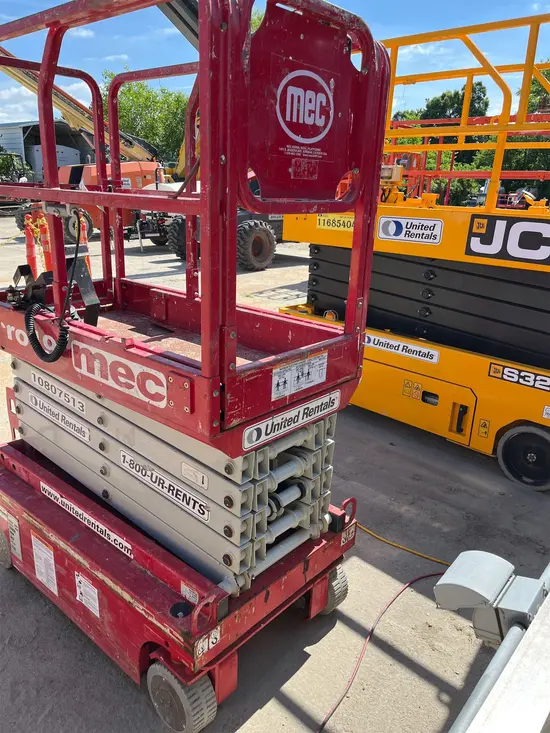 2018 MEC MICRO 19 Scissor Lift