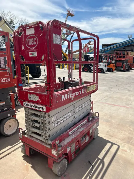 2018 MEC MICRO 19 Scissor Lift