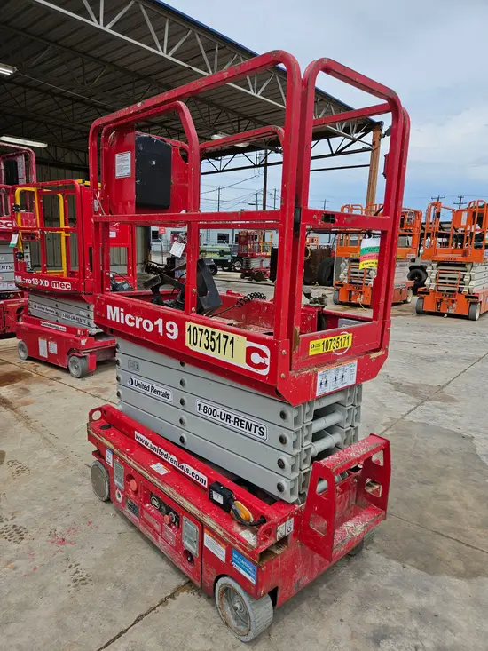 2018 MEC MICRO 19 Scissor Lift