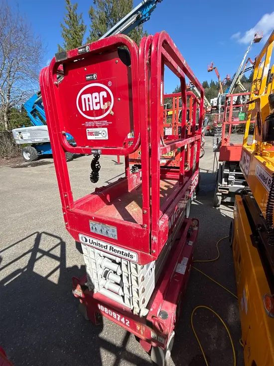 2018 MEC MICRO 19 Scissor Lift