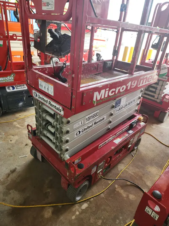 2019 MEC MICRO 19 Scissor Lift
