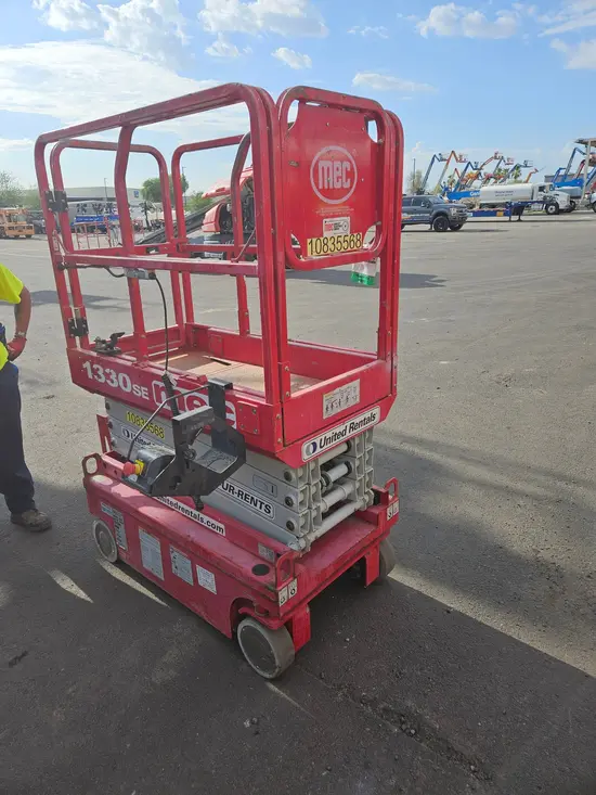 2018 MEC 1330SE Scissor Lift