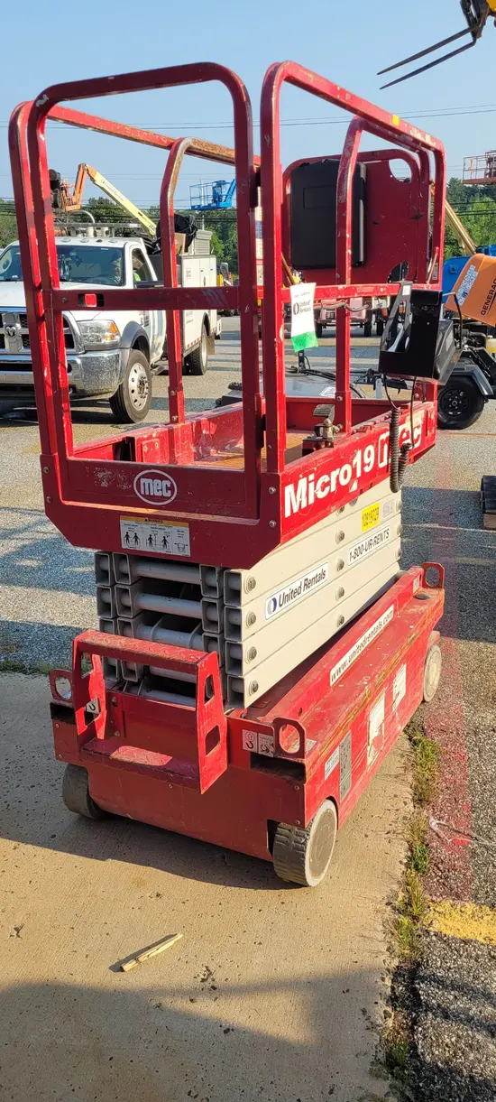 2018 MEC MICRO 19 Scissor Lift