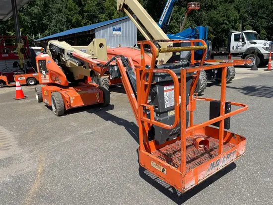 2017 JLG E400AJPN Articulating Boom Lift