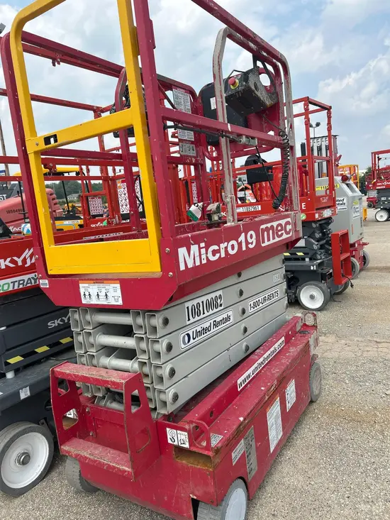 2018 MEC MICRO 19 Scissor Lift
