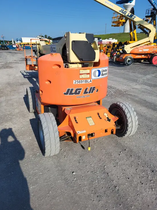 2015 JLG E450AJ Articulating Boom Lift