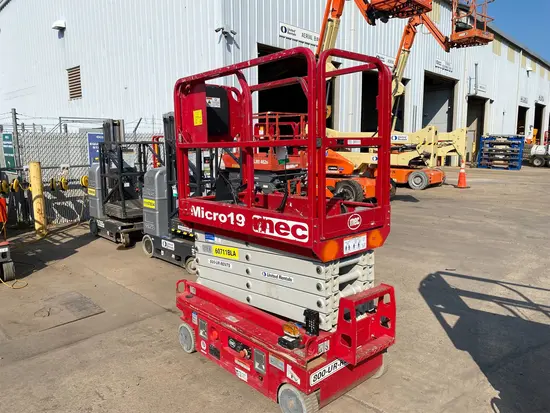 2018 MEC MICRO 19 Scissor Lift