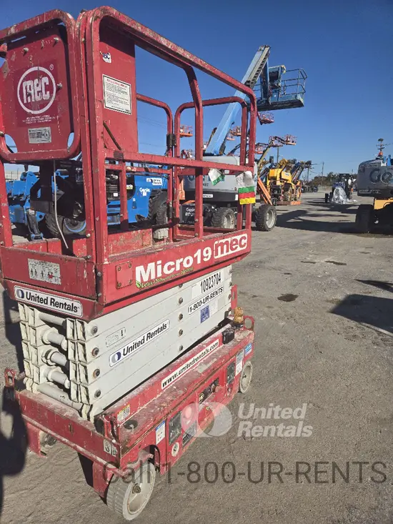 2019 MEC MICRO 19 Scissor Lift