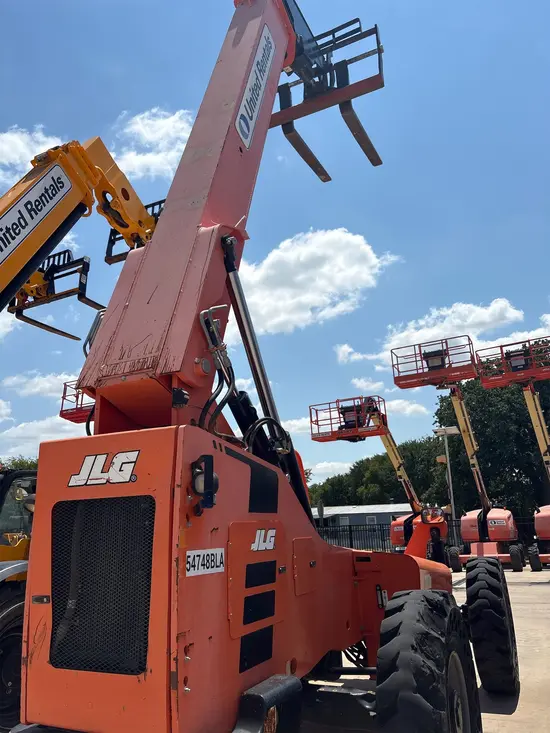 2017 SKYTRAK 8042 Forklift