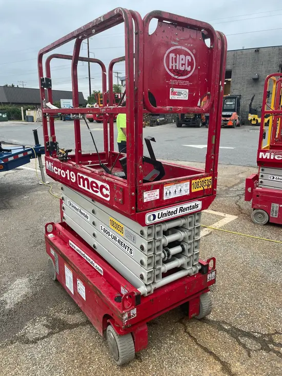 2018 MEC MICRO 19 Scissor Lift