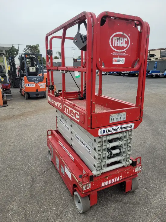 2018 MEC MICRO 19 Scissor Lift