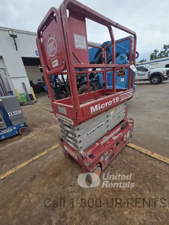 2019 MEC MICRO 19 Scissor Lift
