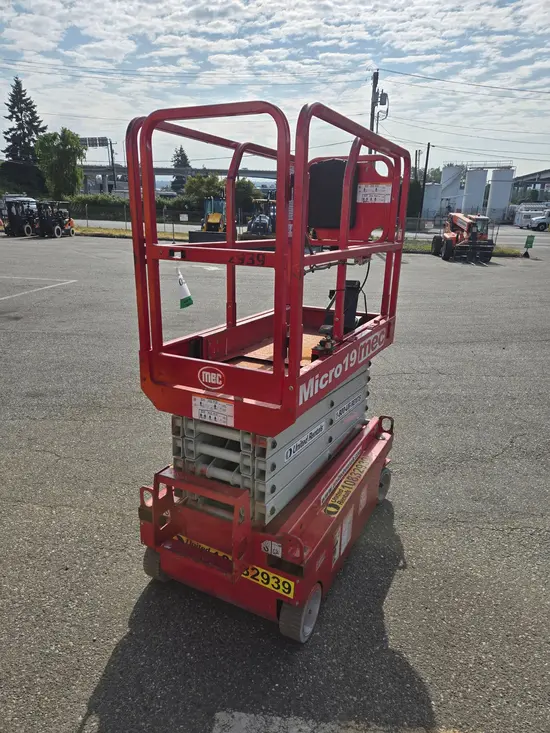 2018 MEC MICRO 19 Scissor Lift
