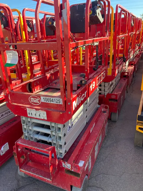 2017 MEC MICRO 19 Scissor Lift