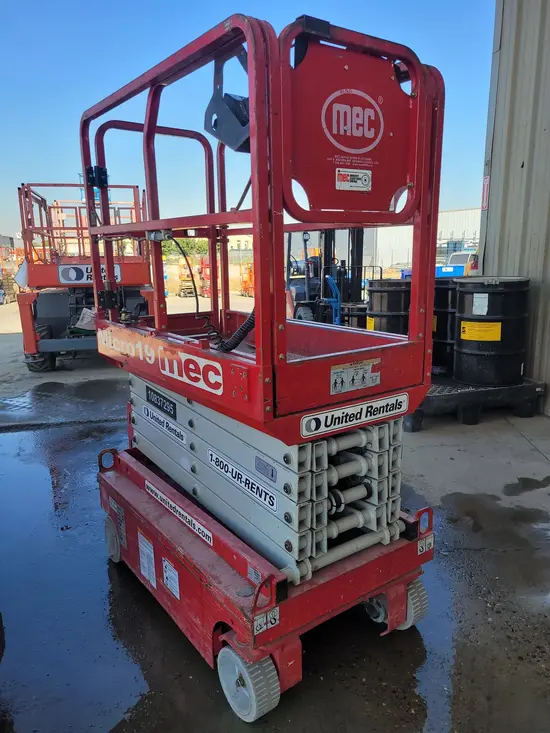 2018 MEC MICRO 19 Scissor Lift