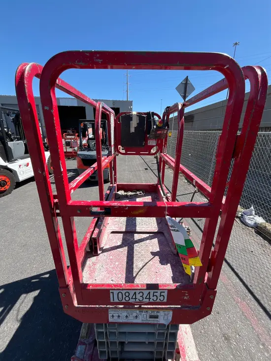 2018 MEC MICRO 19 Scissor Lift