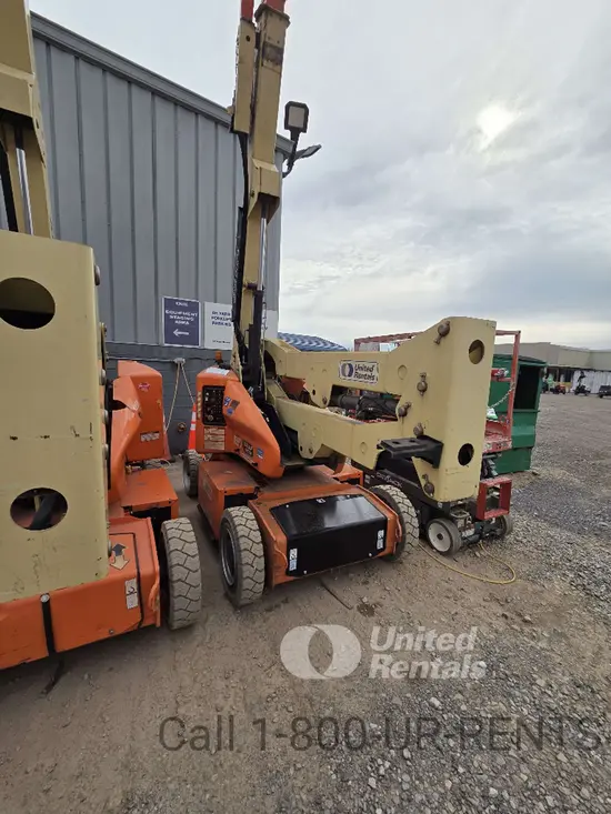 2017 JLG E400AJPN Articulating Boom Lift