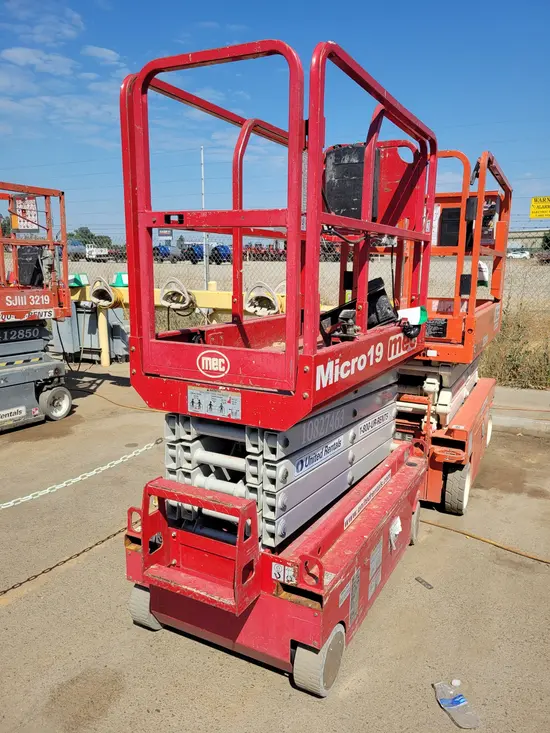 2018 MEC MICRO 19 Scissor Lift