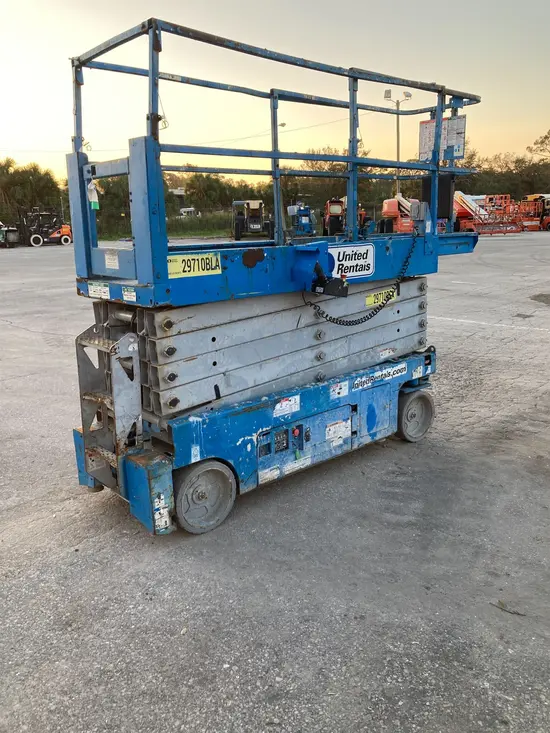2016 Genie GS-3232 Scissor Lift