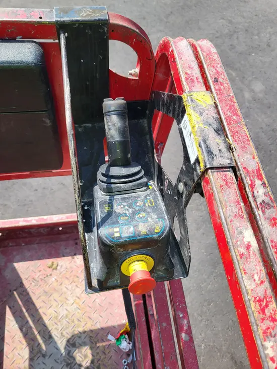2018 MEC MICRO 19 Scissor Lift