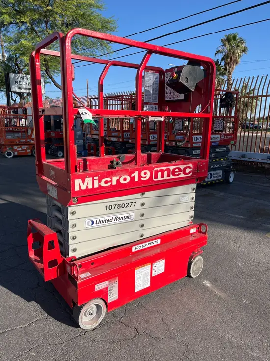 2018 MEC MICRO 19 Scissor Lift