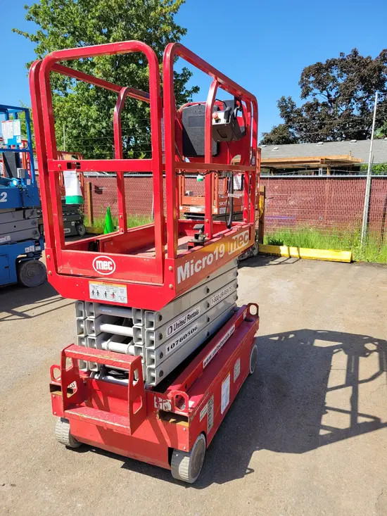 2018 MEC MICRO 19 Scissor Lift