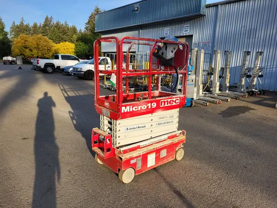 2018 MEC MICRO 19 Scissor Lift