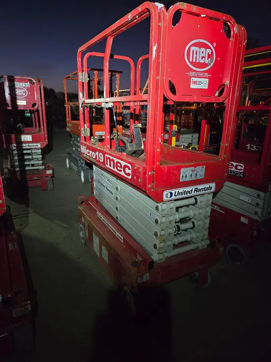 2019 MEC MICRO 19 Scissor Lift
