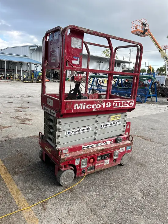2018 MEC MICRO 19 Scissor Lift