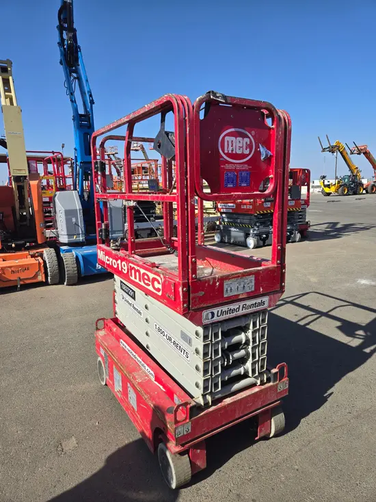 2018 MEC MICRO 19 Scissor Lift